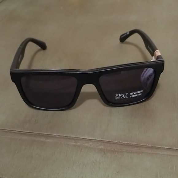 Frye & Co. SR0120 Sunglasses
